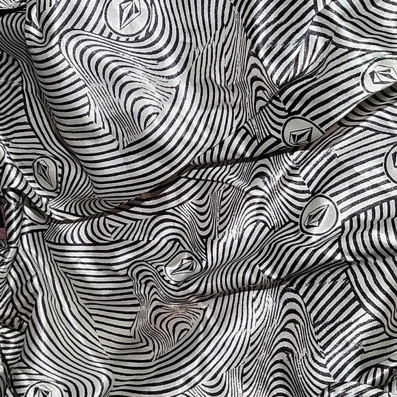 NWT Volcom Eggplant & Black Coco Ho Track Women's Size XL Track Jacket - Picture 9 of 9